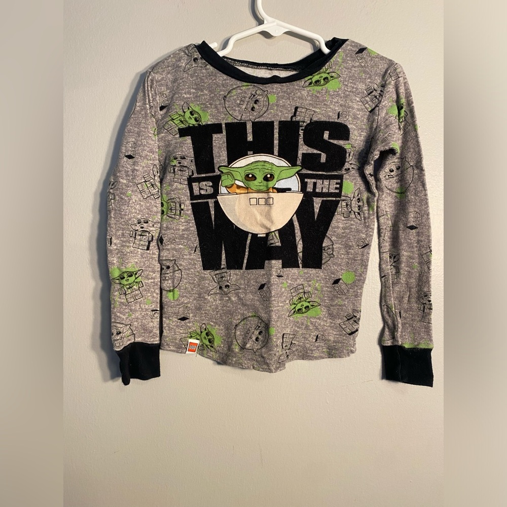 Item 75 Star Wars Grey & Green Baby Yoda Long Sleeve Kids Tee